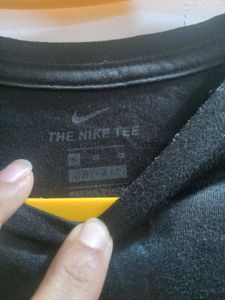 nike t shirt