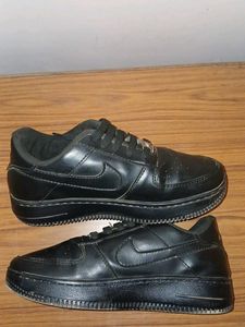 Black Nike Shoes