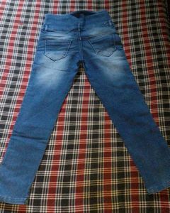 High-Waisted Jeans