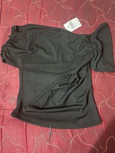 Black Ruched Off-shoulder Short Sleeves Crop Top