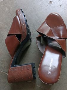 VENUS STEPS Block Heel (38)