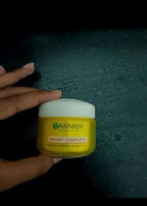 Garnier Bright Complete Serum Cream