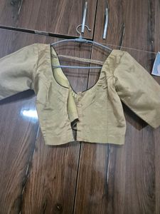 Beautiful Saree Light Weight With Golden Blouse
