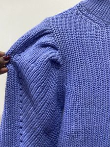 Lavender puff-sleeved crop sweater