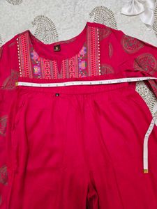 Kurta Set (With Dupatta And Trousers)
