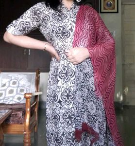 Black and white kurti size M