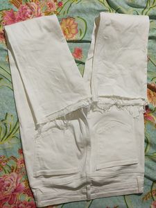 🔥 Original ZARA Brand White Bell Bottom Style Jeans🔥