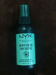 NYX Dewy Finish Setting Spray