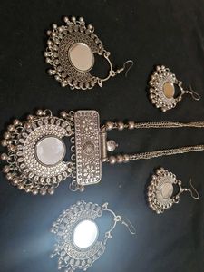 Silver Tone Necklace &amp; Earring Set