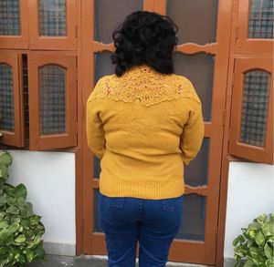 Mustard lace top 💕