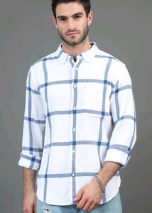 Casual white men&#39;s check shirt
