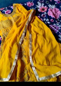 Gorgeous Yellow 💛 🟡 Shuit