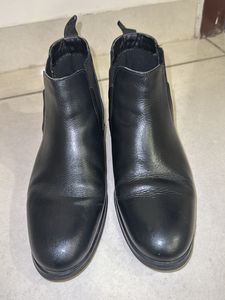 Redtape Black Chelsea Boots For Men