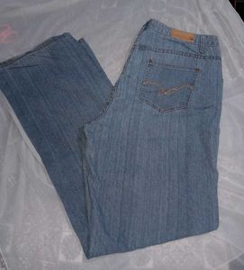STRAIGHT FIT JEANS 👖