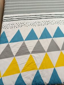 Geometric Queen Bedsheet With 2 Pillow Covers