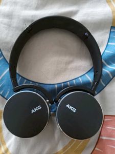AKG Headphones model (Y500)