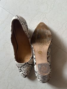Snakeskin Pointed Toe Flats