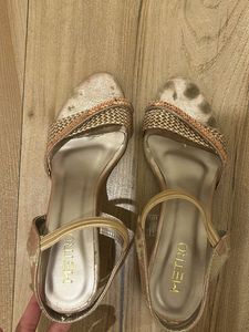 Metro Heels (UK 4)