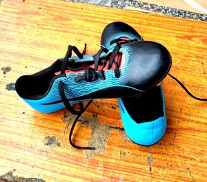 Football Boots Size 4