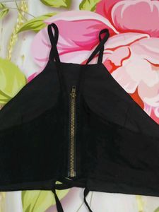 (1300)Black Halter Crop Top