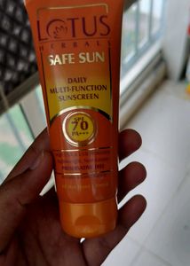 Lotus Herbals Safe Sun SPF 70