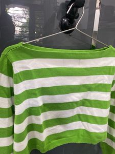 croped sweat shirt ( size M)