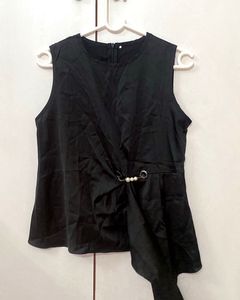 Black Sleeveless Top with pearl Details😍