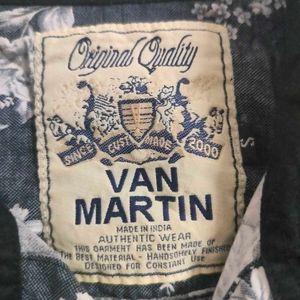 Old Vintage Thrift Collection (T-Shirt).