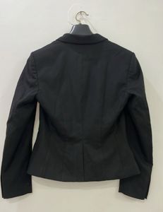 50% Discount On Women&#39;s Fitted H&amp;M Blazer
