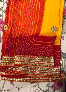 Georgette Bandhani Saree With Golden Lace Blouse
