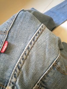 LEVIS light Blue Torned Jeans.