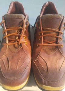 HIKING BOOTS
