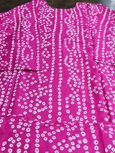 Hello🙋‍♂️ Friends Just Arrived Without Tag Totally New Bandhni With Samosa Patti Neck In Pink Colour.actually Tag Missed There It Self It Should Be In With New 🔖U Can See In Th4 Pack
