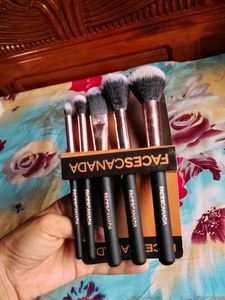 Faces Canada Meakup Brush Set