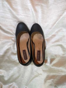 Pre-loved black heels 💋