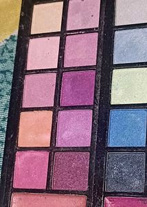 50 Eyeshadow 10 Lip glosses 5 Blushes