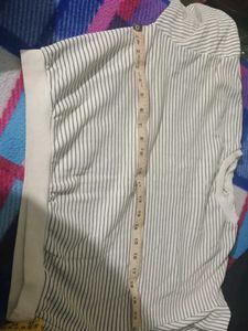 white black striped tshirt crop