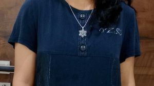 Beautiful Dark Grey/Black Top That Can Fit S,M,L