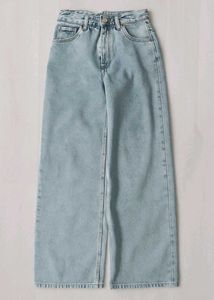 Effortlessly Stylish: The Perfect Blue Jeans