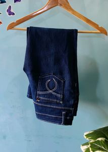 Women Relax Fit Capri Jeans