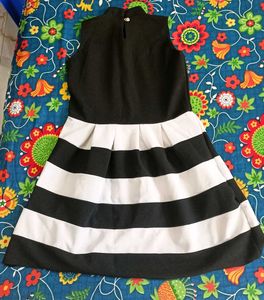 Chic Black &amp; White Striped Dress