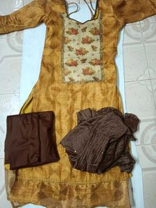 Kurta Set.