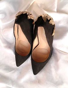 Embellished High Heels Satin Court Heel in Black