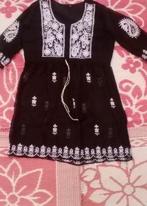 Chikan Embroidery Short Gown