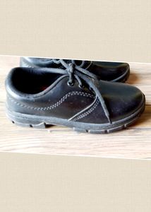 Shoes For 3 To 4 Year Boys Length 7 N 1/2 Inches