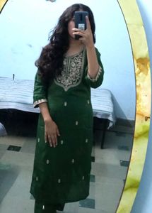 Green Embroidered  Zari Kurta Set  Printed Duptta