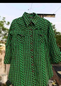 Green &amp; Black Checked Button-Up Shirt
