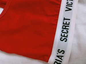 Red Victoria&#39;s Secret Bra