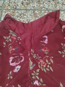 one piece frock iske upar छोटे-छोटे flower Bane hu