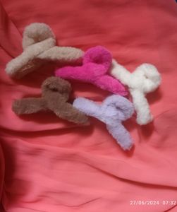 Korean Furry Claw Clip